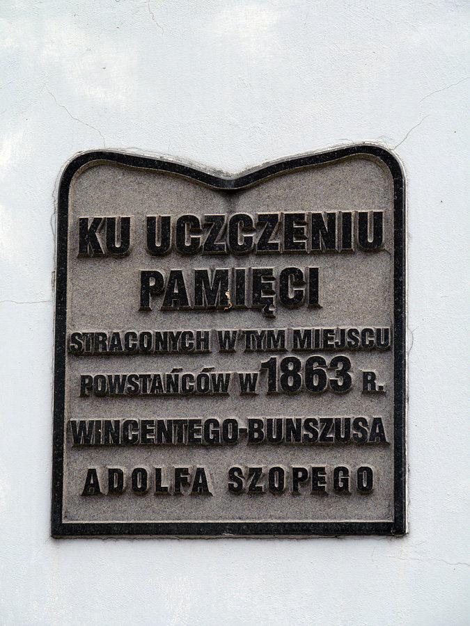 Tablica na pomniku