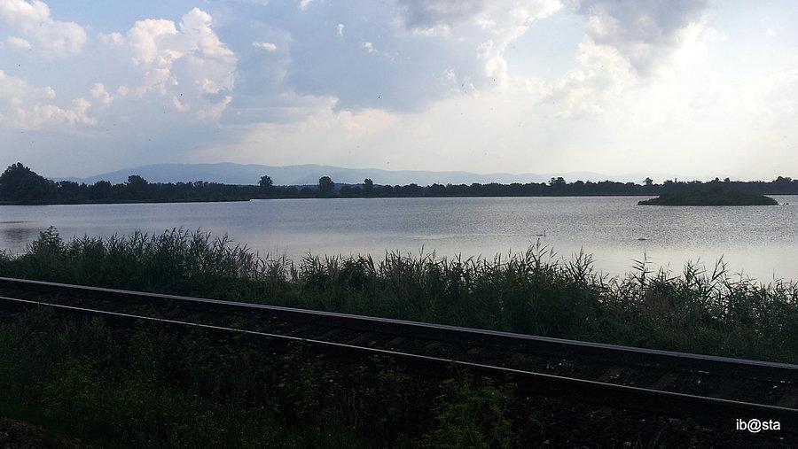Czekamy na pociąg w miejscówce z widokiem na góry :)