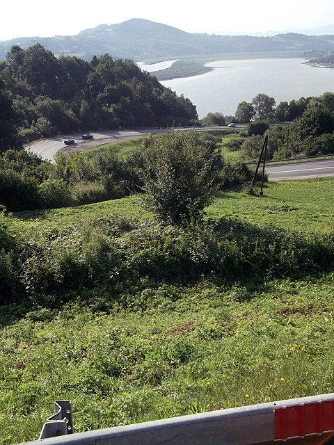 Efektowny zjazd nad jez. Rożnowskie