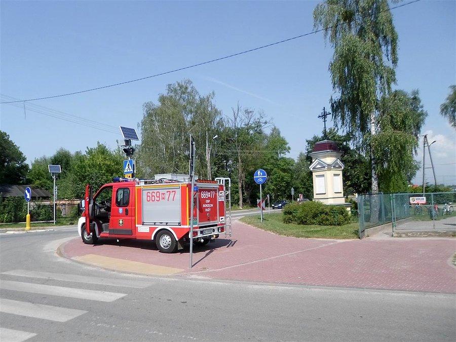 Strażacy z OSP Borzęcin obstawiają trasę