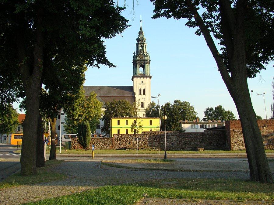 Krosno Odrzańskie. Kościół pw. Św. Jadwigi Śląskiej i fragmenty murów obronnych