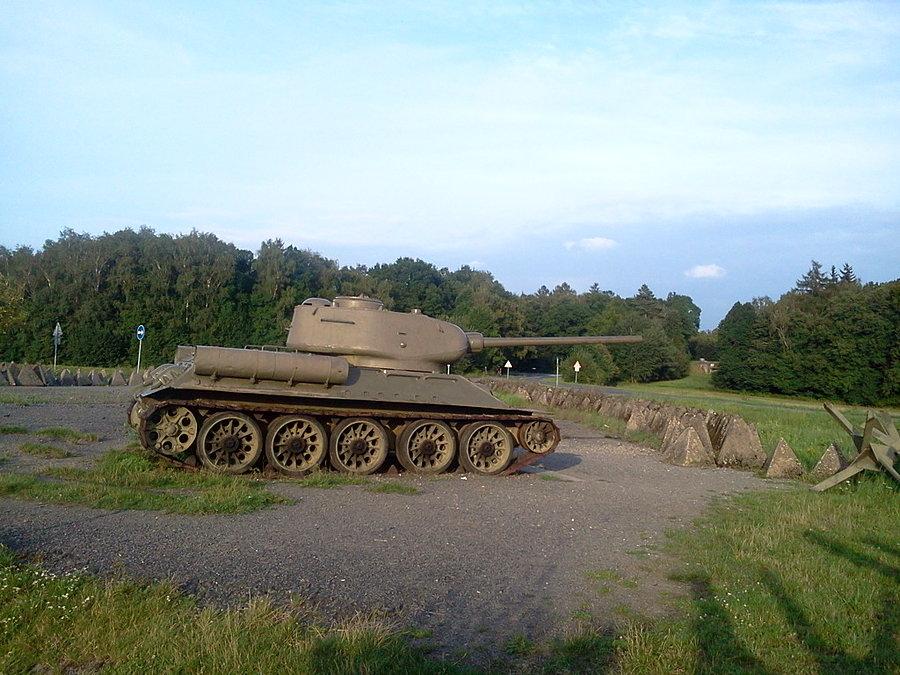 Czołg przy bunkrze