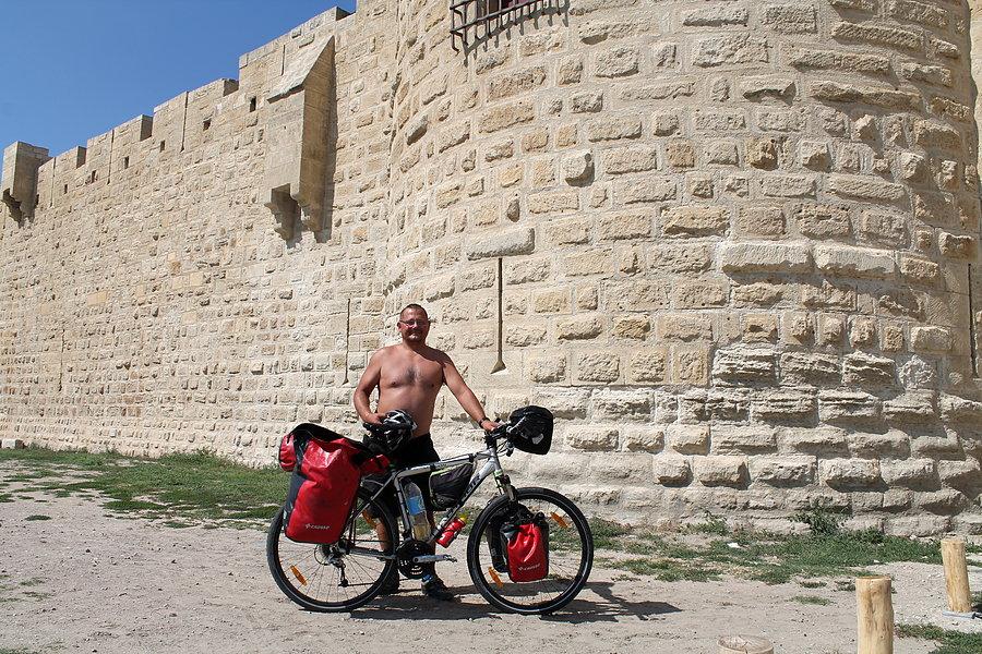 Pod twierdza Aigues Mortes