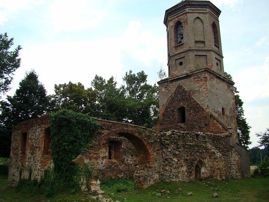 Ruiny kościoła w Górzynie