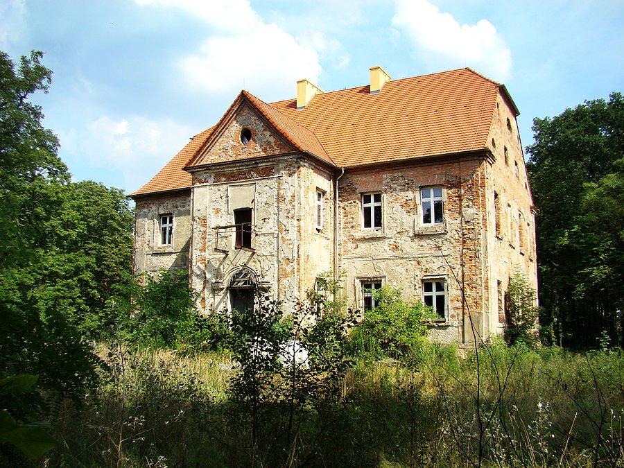 Pałac w Naroczycach zbudowany w 1688 r. jako wypoczynkowa rezydencja Augusta II Mocnego w czasie podróży między Dreznem a Warszawą