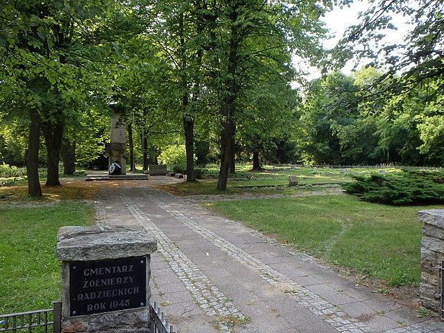 Cmentarz naszych "czerwonych wyzwolicieli" w Giżycku