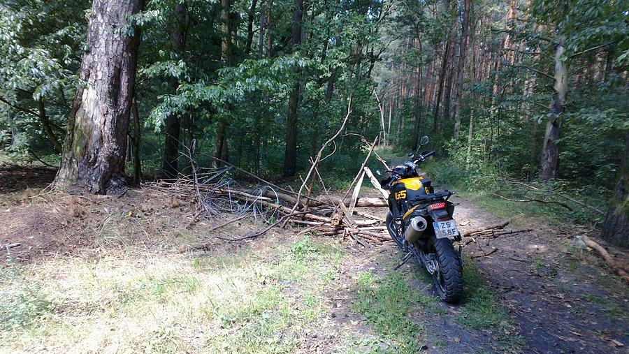 Barykady i drut kolczasty... Się zaczyna dziać na tym poligonie