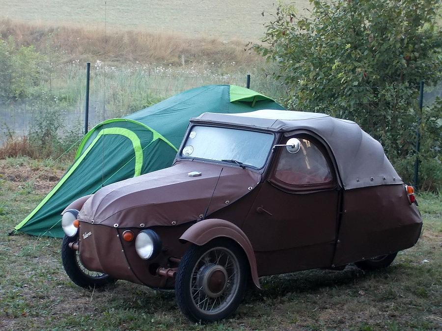 Czyżby zlot Panów Samochodzików? :-)
