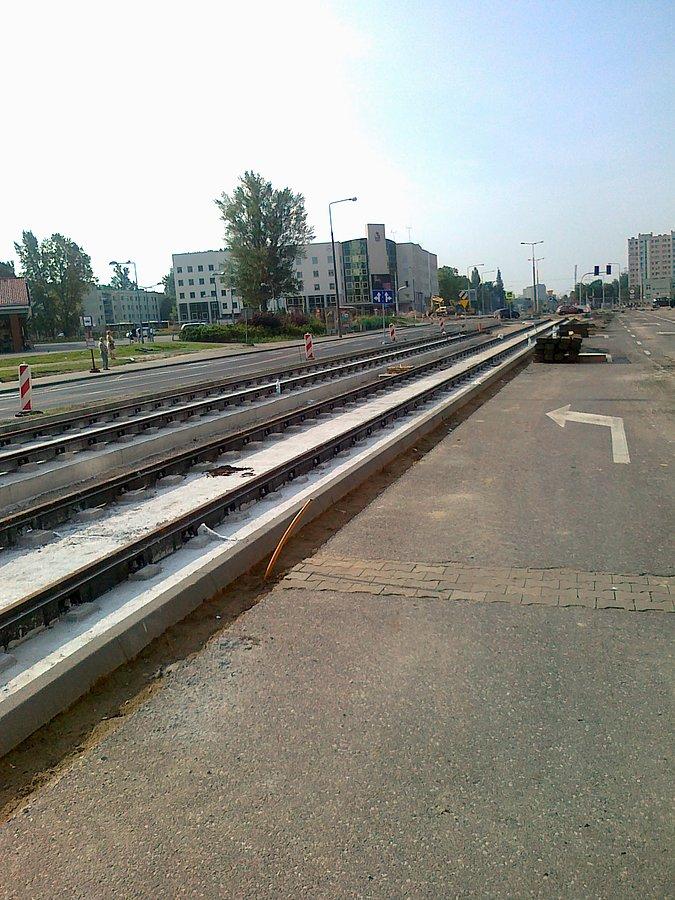 Pojechałam Powstańców wzdłuż nowych torów