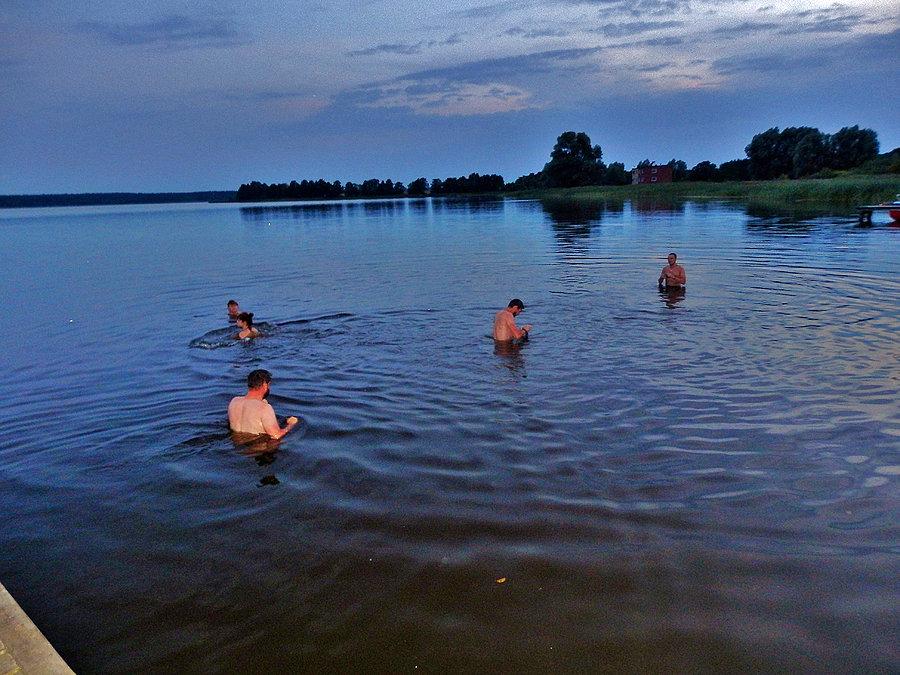 Kociewsko- Borowiacki Rajd Rowerowy. Osiek - Wieczorny piknik nad jeziorem Kałębie. Nocna kąpiel w jeziorze