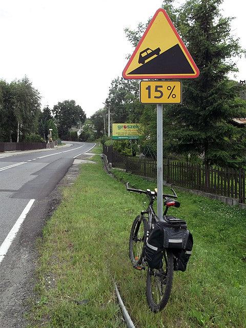 Znak straszy ale tak stromo nie było