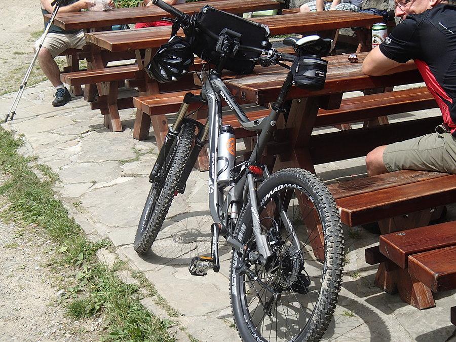 Dobrze wyposażony rower enduro