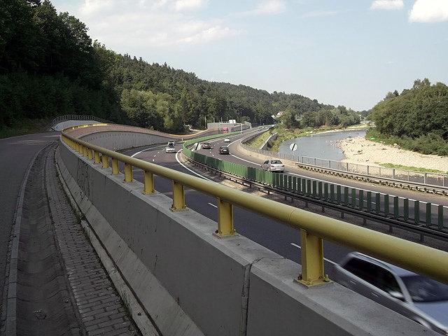 Drogą serwisową wzdłuż Zakopianki