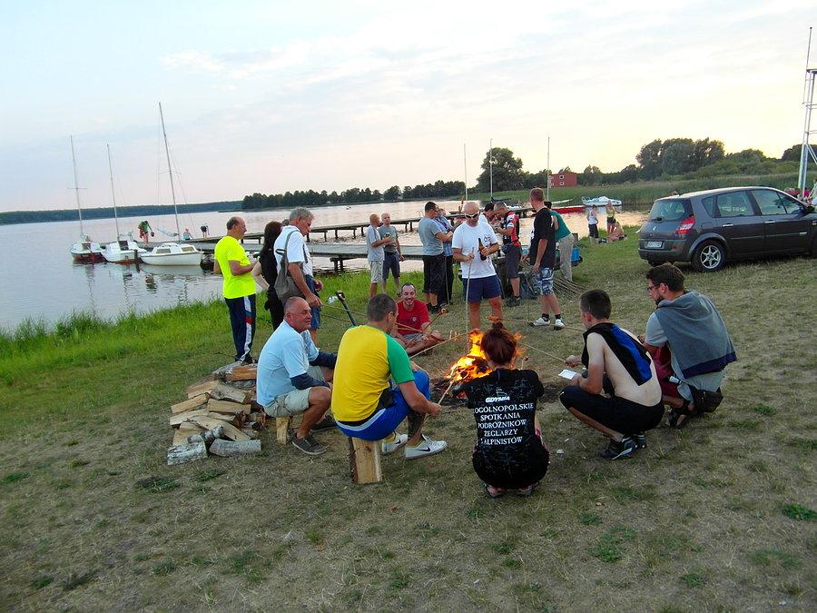 Ognisko nad Jeziorem Kałębie w Osieku