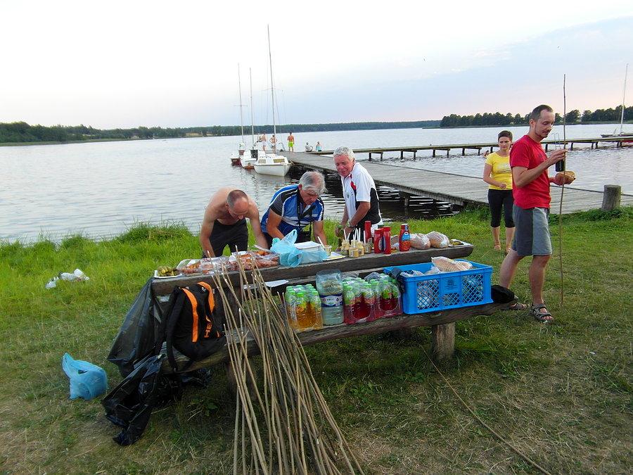 Ognisko nad Jeziorem Kałębie w Osieku