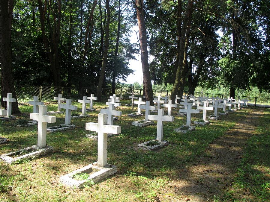 Groby wojskowe na cmentarzu w Zasmykach, Wołyń