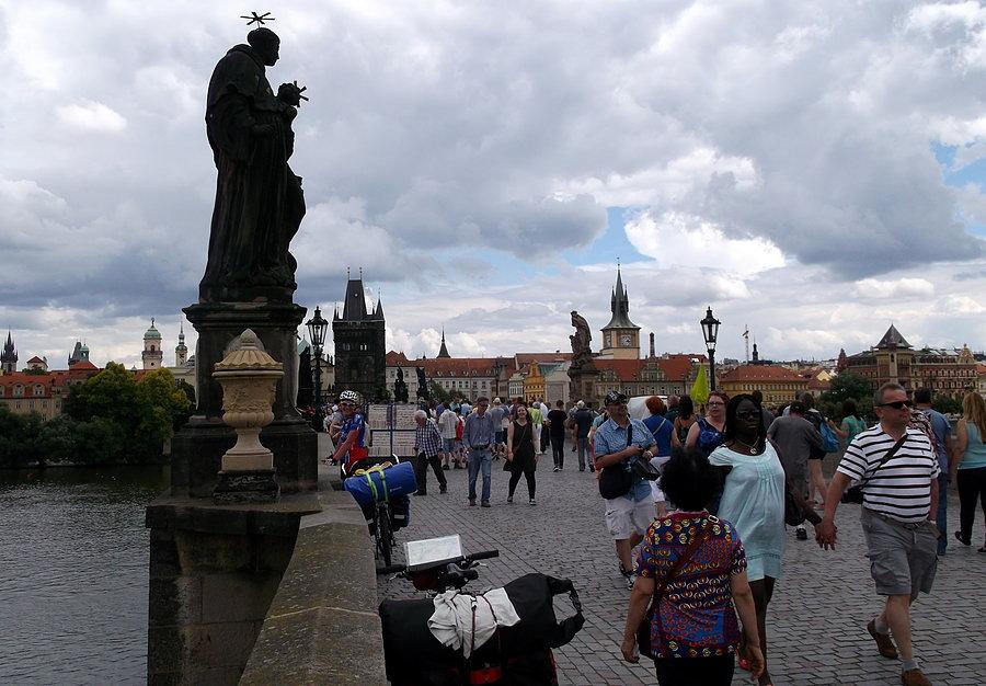 Na Moście Karola też byliśmy. Tłoczno tam