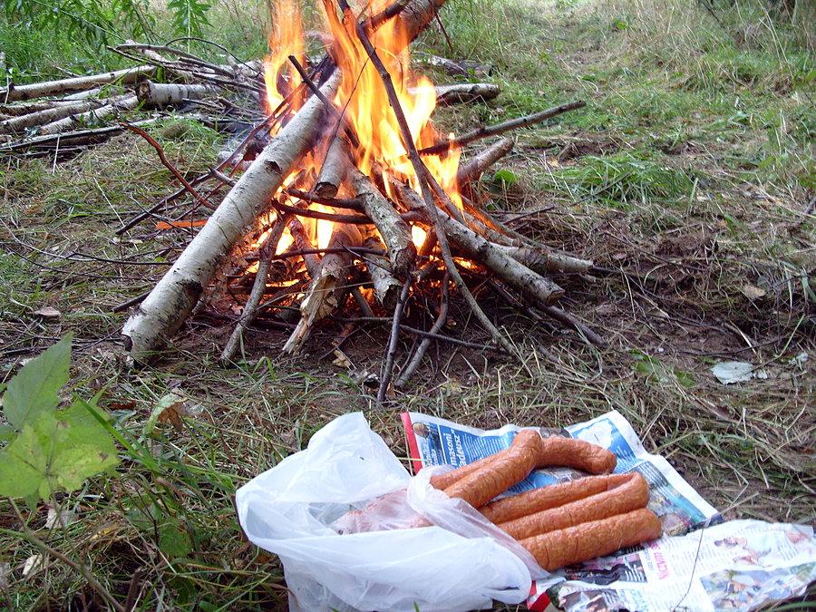 Początek ogniska, jeszcze dzień, ale kto by czekał aż się ściemni ;)