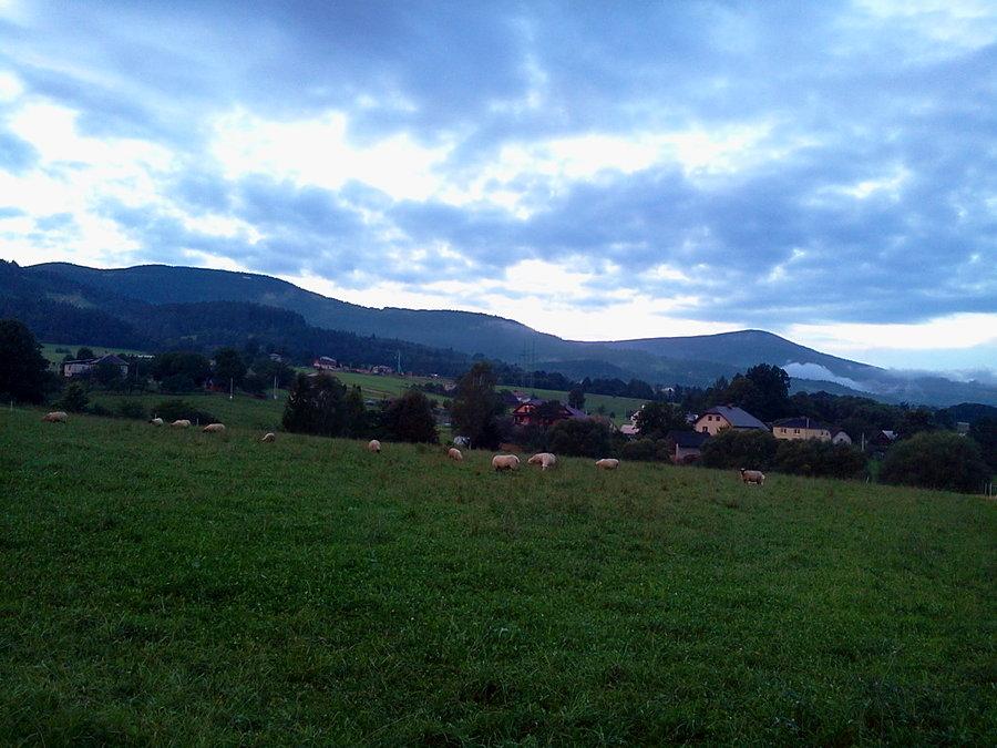 Widok z Boconowic na Kozubową i Ostry