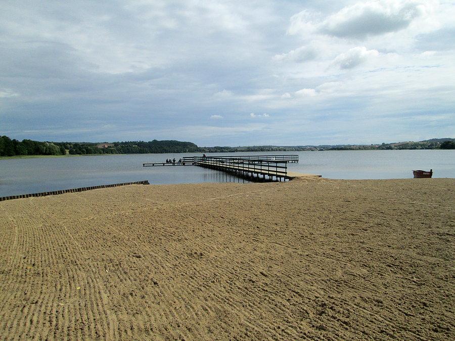 Czyściutka plaża nad Jeziorem Łapalickim