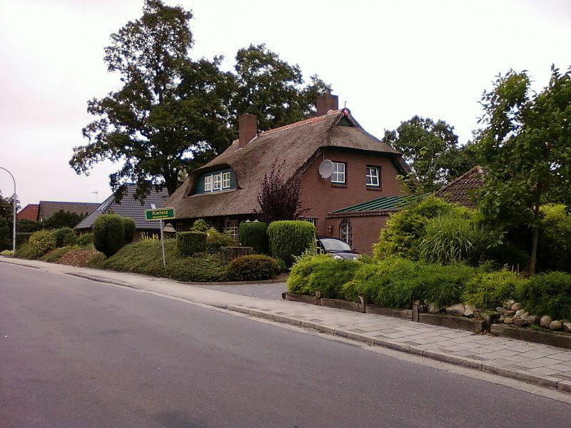 Dom kryty strzechą