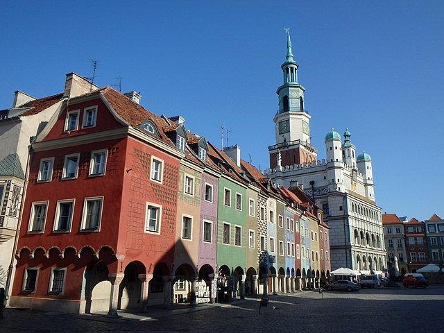 Poznański ratusz wraz z przyległymi domkami budniczymi