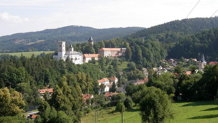 Widok na zamek w Rozmberk nad Vltavou