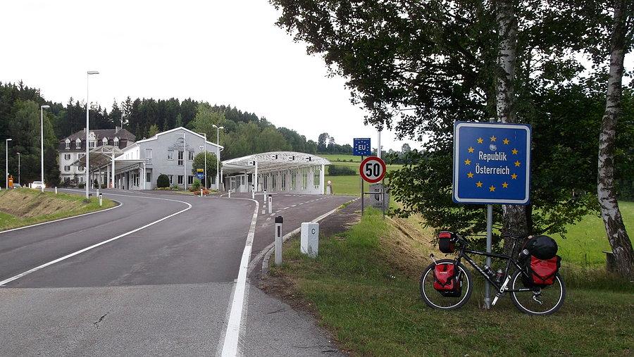 Kolejny kraj zdobyty na rowerze :)