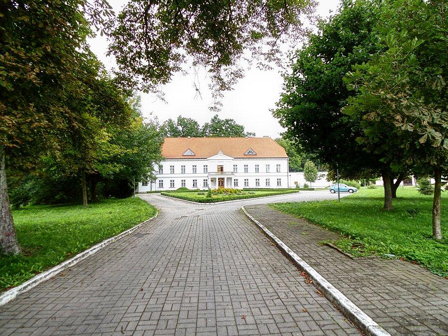 Pałac w Małkocinie, obecnie siedziba Ośrodka Edukacji Środowiskowej Uniwersytetu Szczecińskiego
