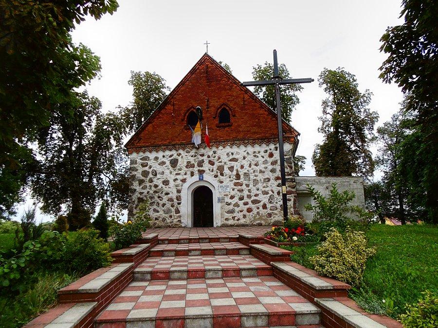 Kościół w Starej Dąbrowie zbudowany na początku XVI wieku