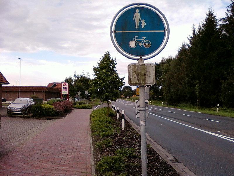 Ściezka pieszo-rowerowo-skuterowa