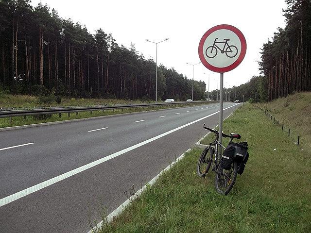 Debilnych zakazów ciąg dalszy