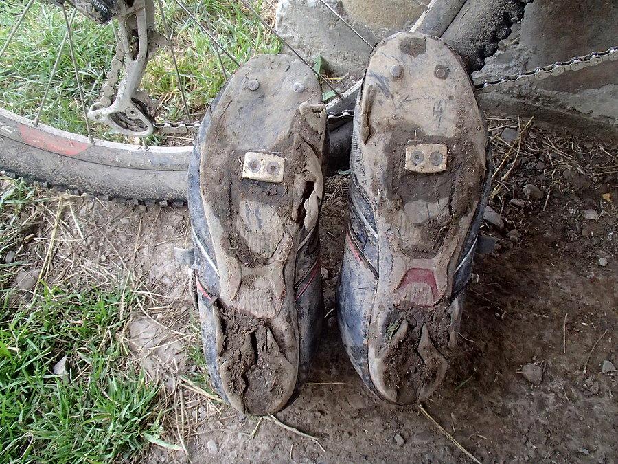 Zniszczone buty