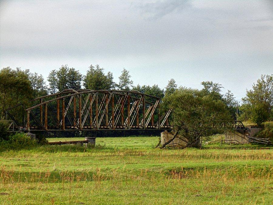 Most na dawnym szlaku kolejki wąskotorowej znajduje się między Żarowem a Lubowem