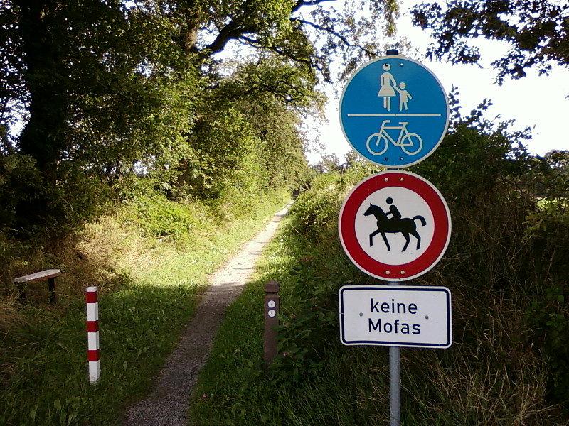 Nietypowy ciąg pieszo - rowerowy