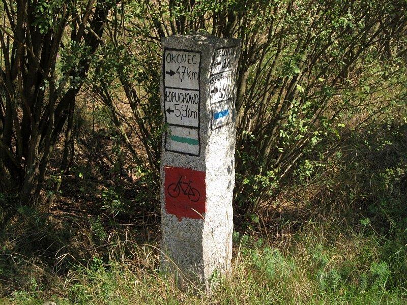 Drogowskaz w Głęboczku - dziś jechałem niebieskim szlakiem