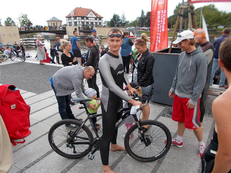 Mikołaj przygotowany do pływania rowerowego