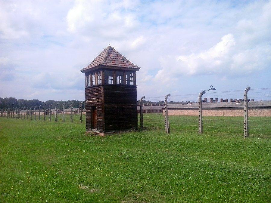 Wieżyczka wartownicza przy Auschwitz II – Birkenau (Brzezinka)