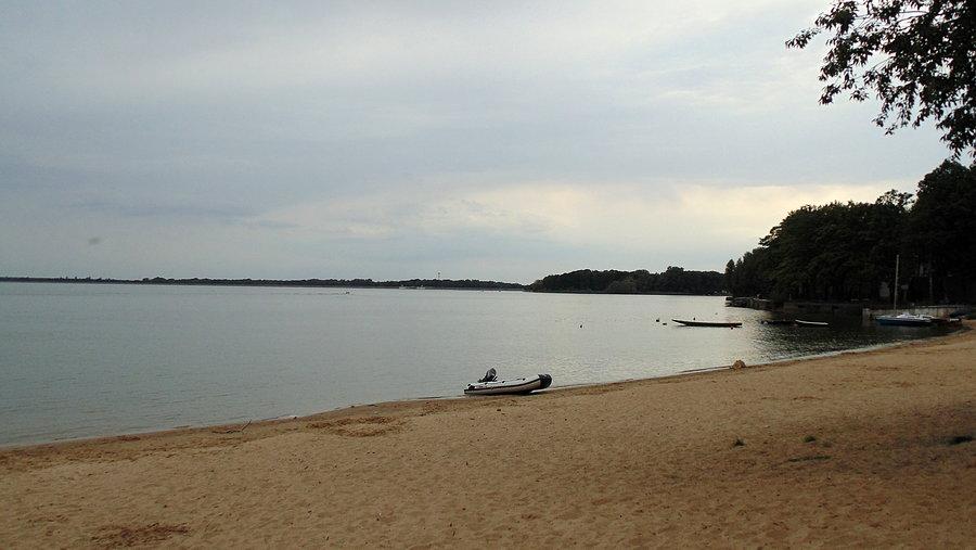Widok z plaży na Jezioro Turawskie