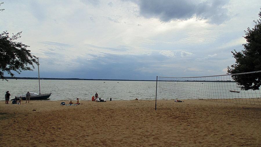 Widok z plaży na Jezioro Turawskie
