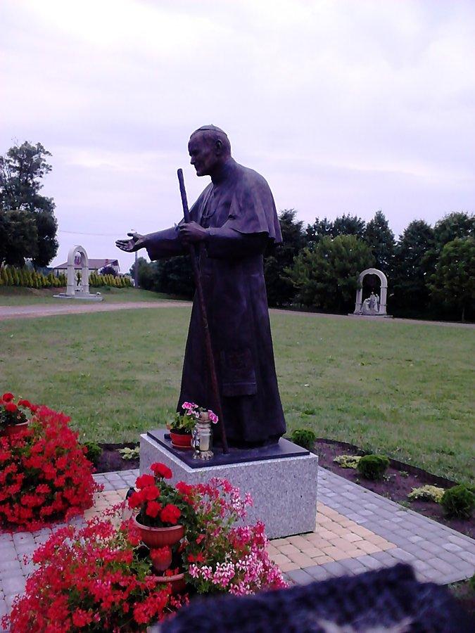 Pomnik Jana Pawła II w Ostrowąsie