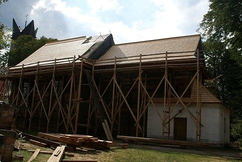 Kościółek w Białobrzegach podczas remontu