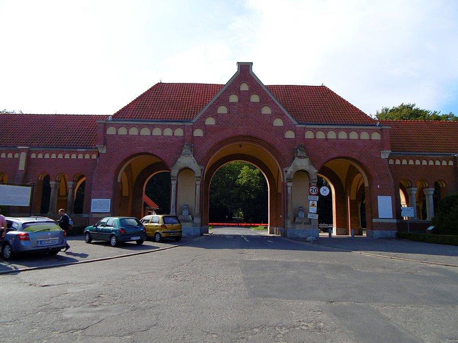 Brama główna Cmentarza Centralnego w Szczecinie