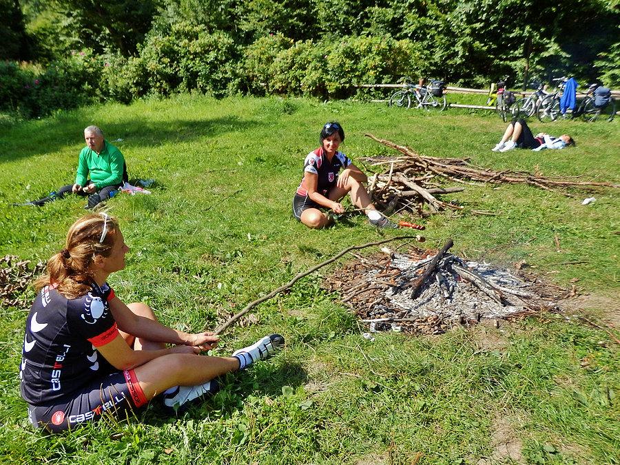 Na trasie wycieczki. Nad jeziorem w Przywidzu