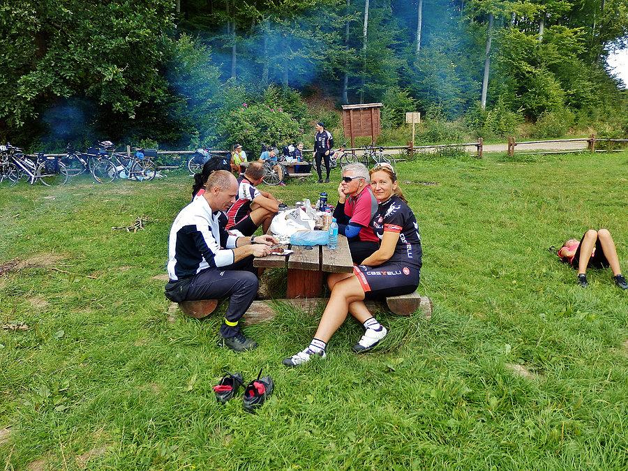 Na trasie wycieczki. Nad jeziorem w Przywidzu