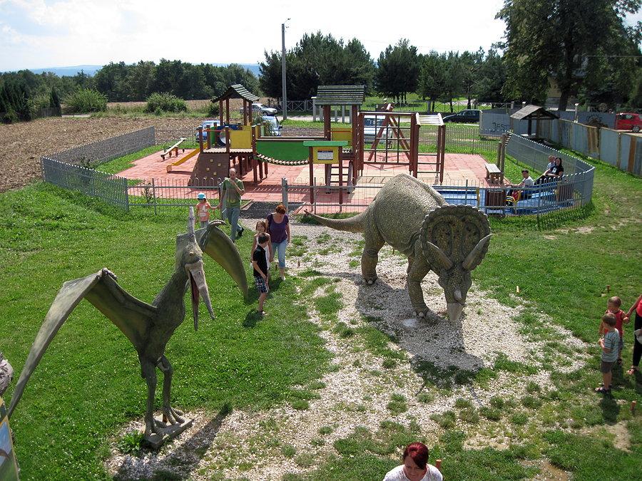 Dinozaury z prawej