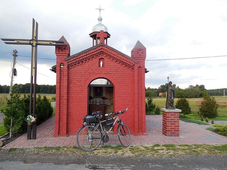 Kapliczka w Łazach koło Strzebinia