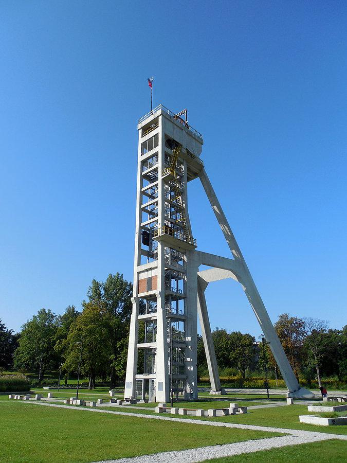 Zabytkowa wieża wyciągowa kopalni Prezydent