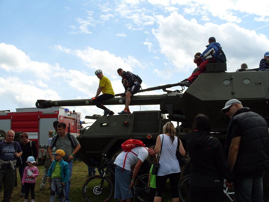 Wreszcie z Ryjkiem po małej dywersji uprowadzamy jednostki lądowe, podczas jazdy mamy najlepszy widok na okolice ;)