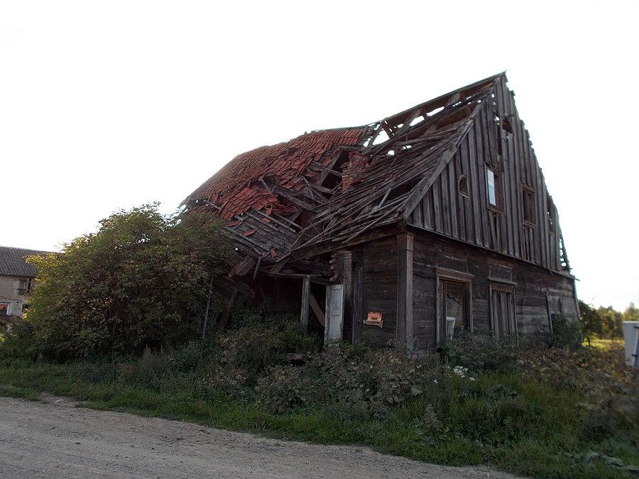 Stara chałupa do rozbiórki